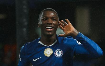 Caicedo brilló en Champions y Beccacece estuvo presente en Stamford Bridge.