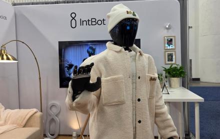 Nylo, robot humanoide