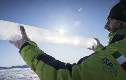 muestra de hielo del Monte Elbrús, en Rusia