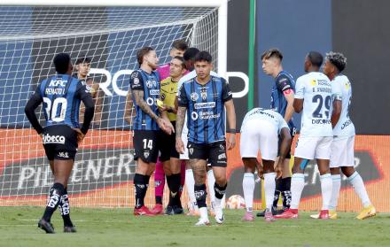 EN EL ESTADIO DE CHIL (15462684)