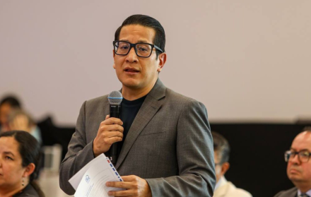 Andrés Campaña, concejal de Quito, ha denunciado casos relacionados al mantenimiento del metro y compra de camiones de Emaseo y troles, etc.