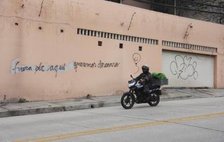 casa de los 100 perros en Lomas de Urdesa