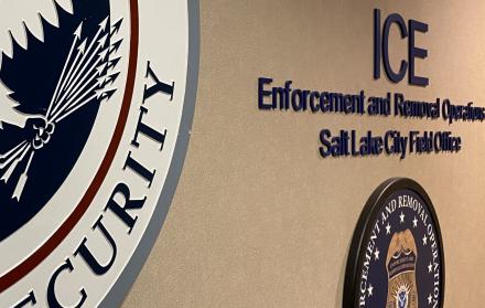 El ecuatoriano Adrián Conejo y su hijo Liam, de 5 años, está detenidos en un Centro de detención de inmigrantes del ICE, confirmó la Cancillería.