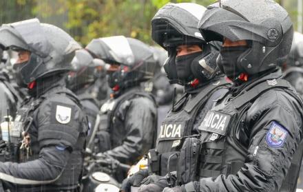 La exposición permanente a la violencia, la muerte y la amenaza tiene consecuencias en la salud mental de los policías de Ecuador, alertan especialistas.