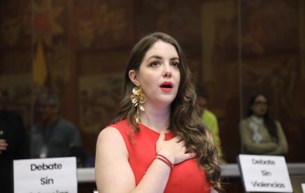 La asambleísta Mónica Palacios acudió la Fiscalía para presentar una noticia criminis.