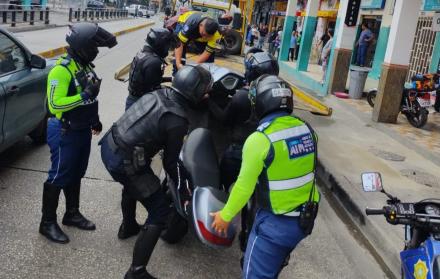 agentes golpeados guayaquil