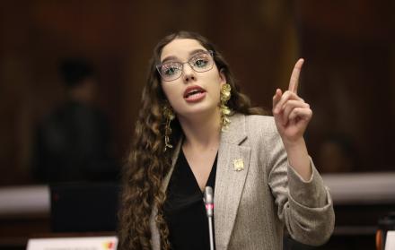 CAMILA LEON ASAMBLEA ADN