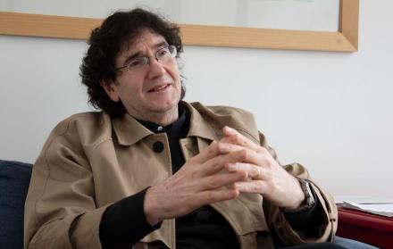 El argentino quiteño Rómulo Moya Peralta dirige la revista de Arquitectura Trama.