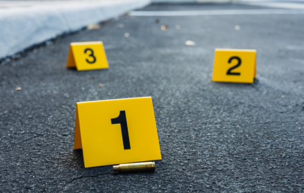 La Policía Nacional levantó evidencias en el lugar tras el múltiple asesinato en Durán.