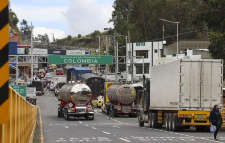 Fotografía de archivo que muestra el puente internacional de Rumichaca en Tulcán (Ecuador).