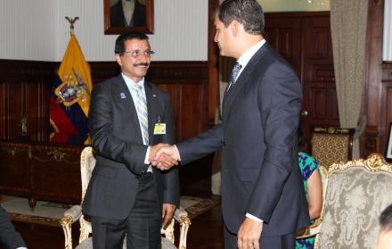 El sultán Ahmed Bin Sulayem y el expresidente Rafael Correa en un encuentro en Ecuador.