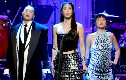 De izquierda a derecha: Audrey Nuna, Ejae y Rei Ami, las voces cantantes de Huntr/x de Las guerreras k-popCredit...