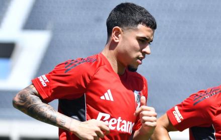 Kendry Páez, a horas de debutar con River Plate en el fútbol argentino.