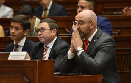 Mario Godoy comparece ante la Comisión de Fiscalización en el juicio político promovido por la Revolución Ciudadana.