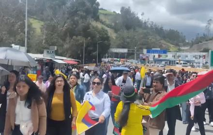 Protesta por aranceles en puente de Rumichaca