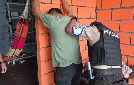 La Policía Nacional detuvo en Sevilla de Oro, en la provincia de Azuay, a Queró Ulacio Duglas Elieser, conocido como alias Duggie