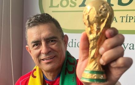 Juan Carlos Bustamante un loco del fútbol mundial. Ahora se va a Estados Unidos.