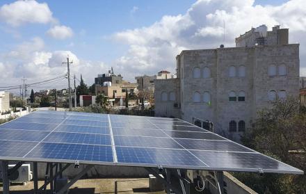 Placas solares instaladas en Jordania
