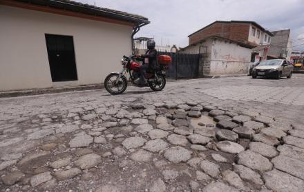 Calles en mal estado en Tumbaco