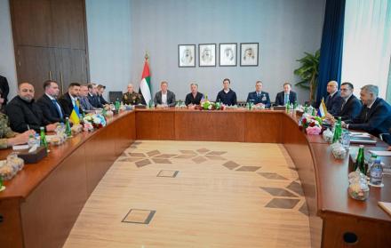 negociadores de Ucrania, Rusia y EE.UU.