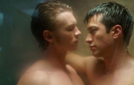 La relación entre Hudson Williams y Connor Storrie es el eje del proyecto