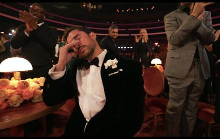 Bad Bunny se prepara para encender el Super Bowl LVIII con ritmo latino y sorpresas en el escenario.