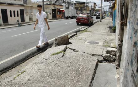 aceras dañadas en el sur de Guayaquil