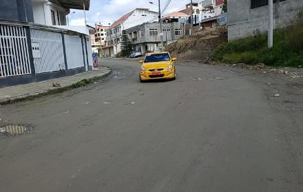 calles dañadas en barrio de Loja