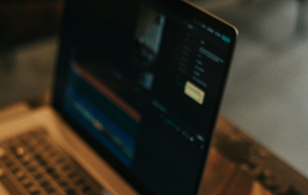 Referencial. Reunión telemática durante la madrugada para elegir un nuevo reemplazo.