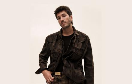 Sebastián Yatra para el tour Entre tanta gente.