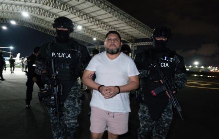 Leonardo Cortázar extraditado desde Panamá y trasladado hacia la Cárcel del Encuentro en Ecuador.