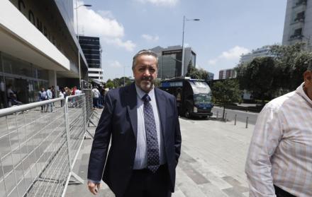 Ramiro García, abogado del alcalde de Guayaquil, Aquiles Álvarez, llegó a la Unidad Anticorrupción del Complejo Judicial Norte para la audiencia de formulación de cargos en el caso Goleada.