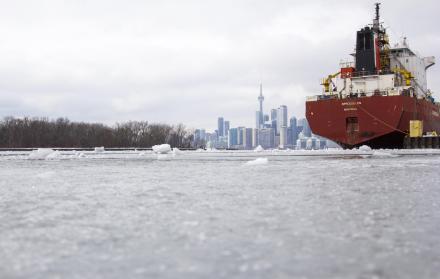 lago Ontario congelado en Toronto