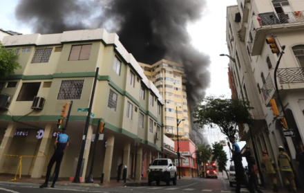 Incendio en la Bahía de Guayaquil.