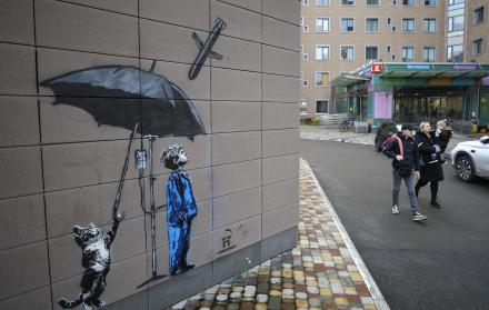 Un mural en el Hospital Infantil Okhmadyt en Kiev.