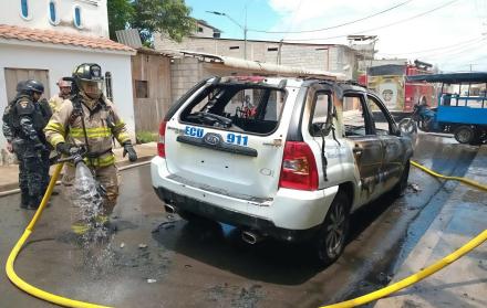 Supuesto patrullero incendiado en Machala