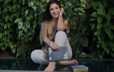 Verónica Jurado autora de Vuelo a la infancia