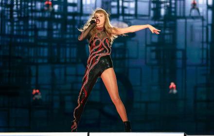TAYLOR SWIFT