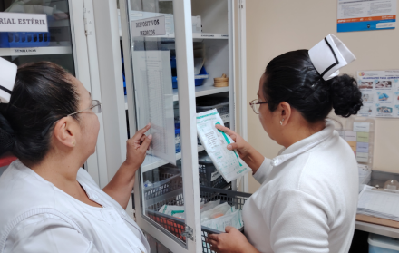 En el Hospital Pablo Arturo Suárez y en otros de Pichincha, el abastecimiento de medicinas llega al 30 % según el Colegio Médico de Pichincha.