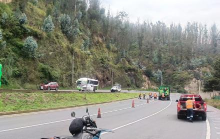 Tres carriles de la avenida Simón Bolívar se cerraron por trabajos en el sector de Guápulo, nororiente de Quito.
