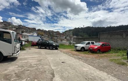 parqueadero informal intervenido por la Policía -quito