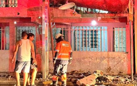 Colapso de vivienda por lluvias en Guayaquil