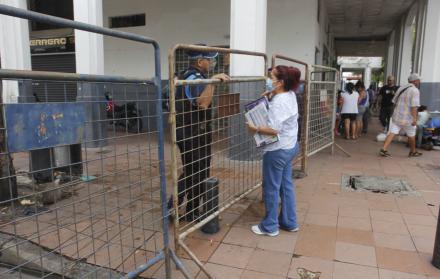 metropolitanos en alrededores de Multicomercio