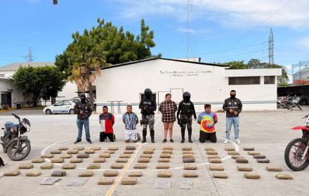 Un operativo ejecutado en Manta permitió la aprehensión de cuatro personas presuntamente involucradas en la distribución de marihuana.