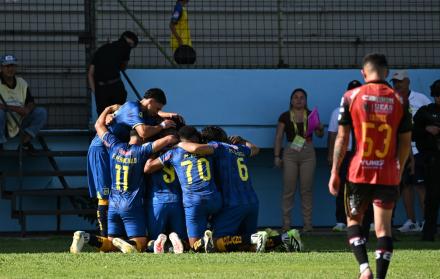 Los jugadores del Delfín SC celebran la victoria ante los morlacos en la fecha 1 de LigaPro