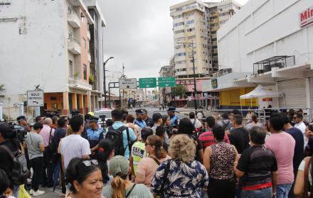 plantón en el Multicomercio