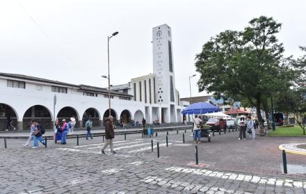 Centro. En parque central de la parroquia rural es el único que tiene tres iglesias. Una que data de 1557, otra de 1670 y una más actual de 1979.