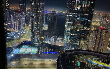 La tensión se vive en Abu Dabi tras los ataques, mientras residentes extranjeros como Chacón esperan que la situación se normalice.