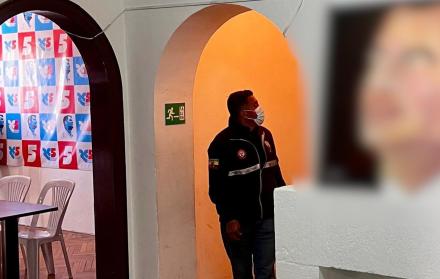 Agentes de la Fiscalía y Policía allanaron la sede de la Revolución Ciudadana, como parte de las investigaciones del caso Caja Chica.