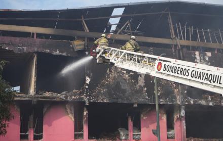 EDIFICIO MULTICOMERCIO INCENDIO